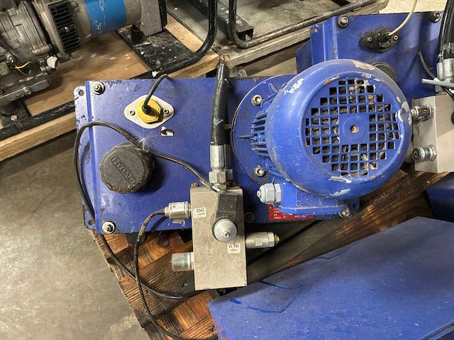 Hydrauliekpomp (4x) - afbeelding 3 van  6