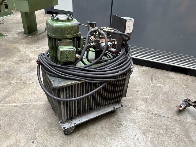 Hydrauliekunit met pomp en ventielblok - afbeelding 1 van  6