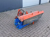 Hydraulisch aangedreven rolbezem, hako, fkm-cm 2000, rood