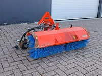 Hydraulisch aangedreven rolbezem, hako, fkm, rood