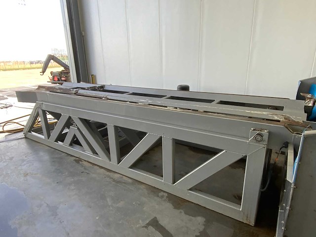 Hydraulisch container kantel installatie - afbeelding 2 van  8