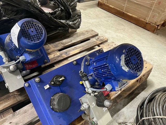Hydraulisch pompaggregaat (2x) - afbeelding 5 van  8