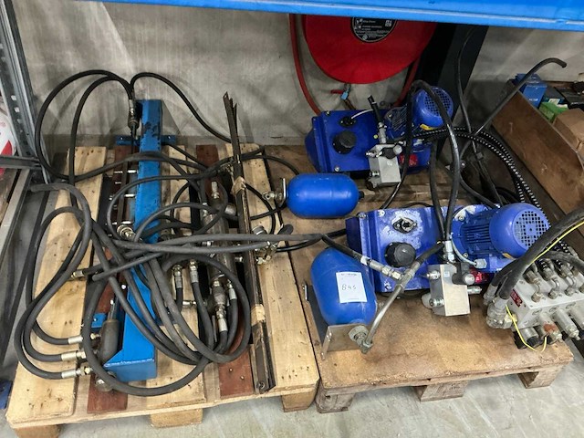 Hydraulisch pompaggregaat (2x) - afbeelding 1 van  6
