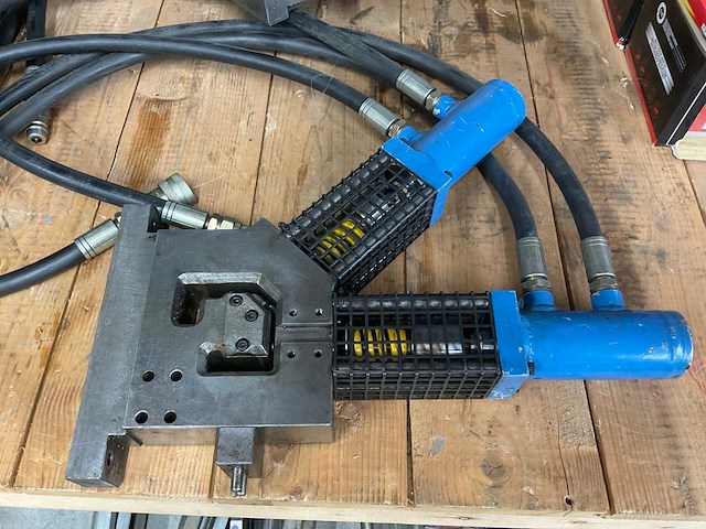 Hydraulisch ponsgereedschap - afbeelding 1 van  2