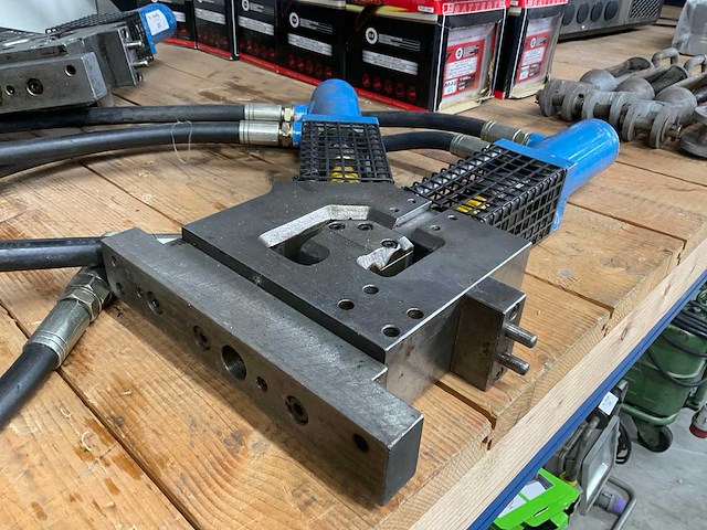 Hydraulisch ponsgereedschap - afbeelding 2 van  2