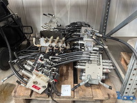 Hydraulisch ventielblok (7x) - afbeelding 1 van  4