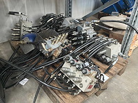 Hydraulisch ventielblok (7x) - afbeelding 2 van  4