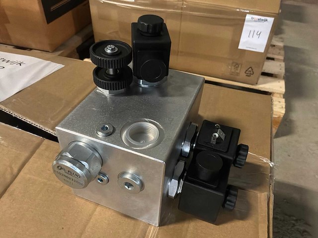 Hydraulisch ventielblok (9x) - afbeelding 3 van  4