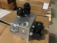 Hydraulisch ventielblok (9x) - afbeelding 3 van  4