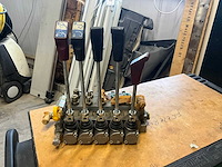 Hydraulisch ventielblok - afbeelding 1 van  3