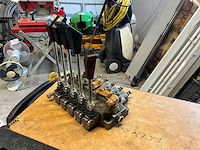 Hydraulisch ventielblok - afbeelding 2 van  3