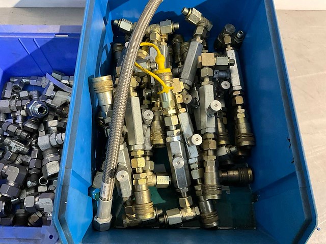 Hydraulische aansluitingen hydraulische krachteenheid - afbeelding 2 van  4