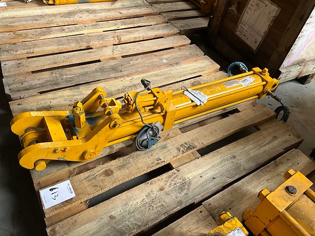 Hydraulische actuator met scharniermechanisme - afbeelding 3 van  4