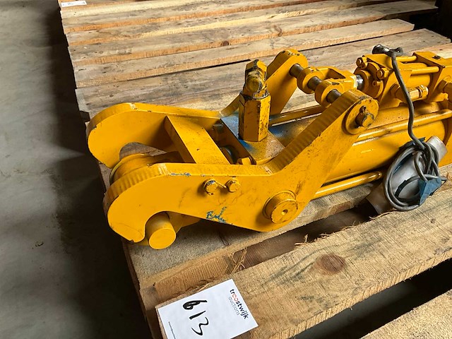 Hydraulische actuator met scharniermechanisme - afbeelding 4 van  4