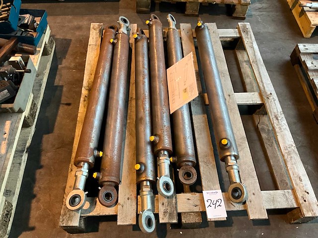 Hydraulische bemester opklapcilinder (6x) - afbeelding 1 van  5