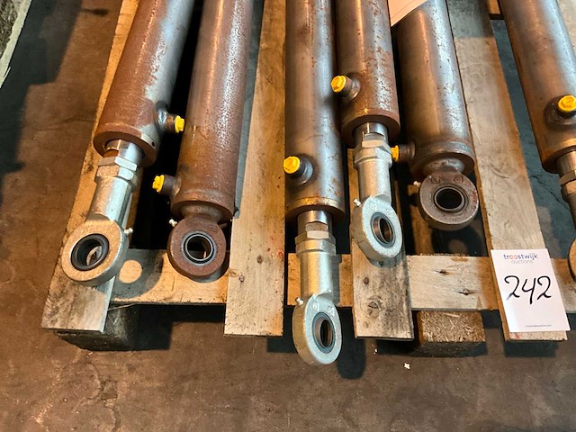 Hydraulische bemester opklapcilinder (6x) - afbeelding 2 van  5