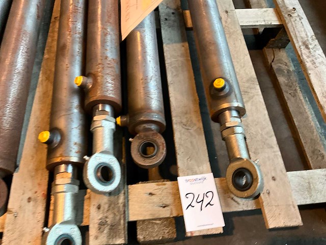 Hydraulische bemester opklapcilinder (6x) - afbeelding 3 van  5