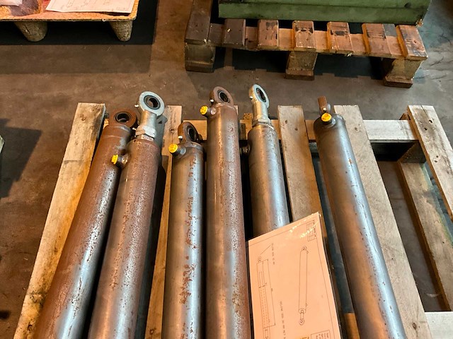 Hydraulische bemester opklapcilinder (6x) - afbeelding 4 van  5