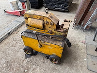 Hydraulische betonijzer knipper - pons- en knipmachine - afbeelding 2 van  3