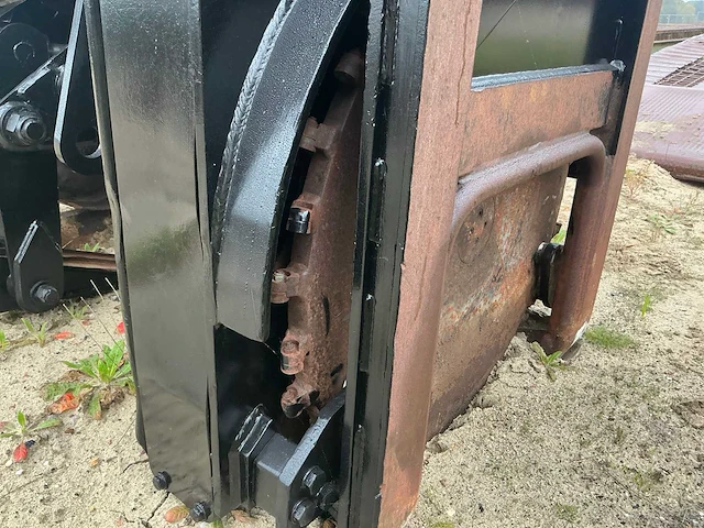 Hydraulische bomenzaag en onttakker 60cm - afbeelding 10 van  14