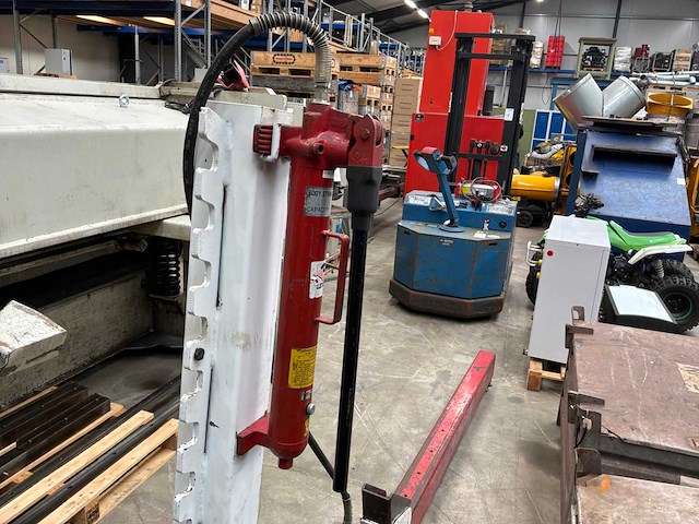 Hydraulische carrosserie richtbank - afbeelding 7 van  8