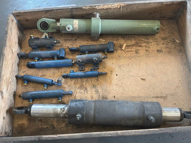 Hydraulische cilinder (10x) - afbeelding 1 van  4