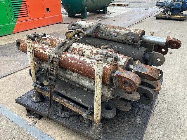 Hydraulische cilinder (20x) - afbeelding 1 van  3