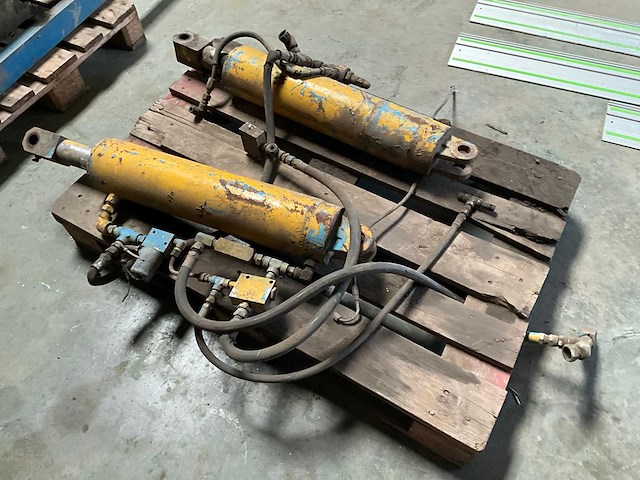 Hydraulische cilinder (2x) - afbeelding 1 van  3