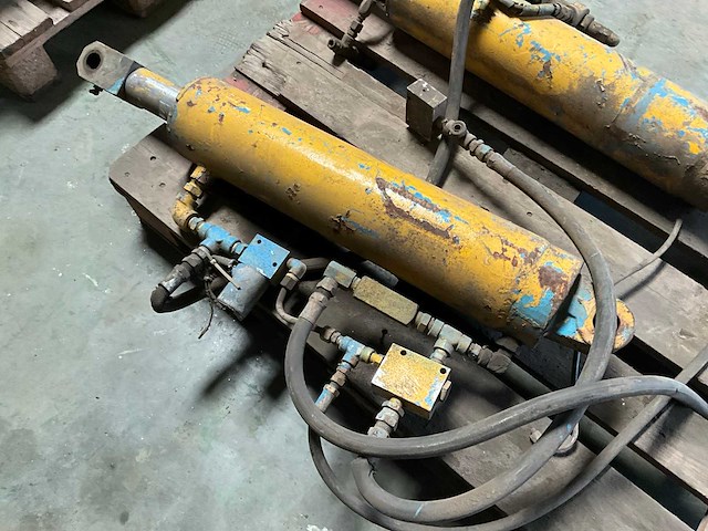 Hydraulische cilinder (2x) - afbeelding 2 van  3