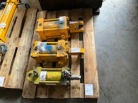 Hydraulische cilinder (3x) - afbeelding 1 van  2