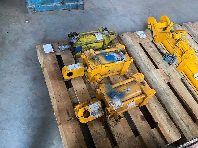 Hydraulische cilinder (3x) - afbeelding 2 van  2