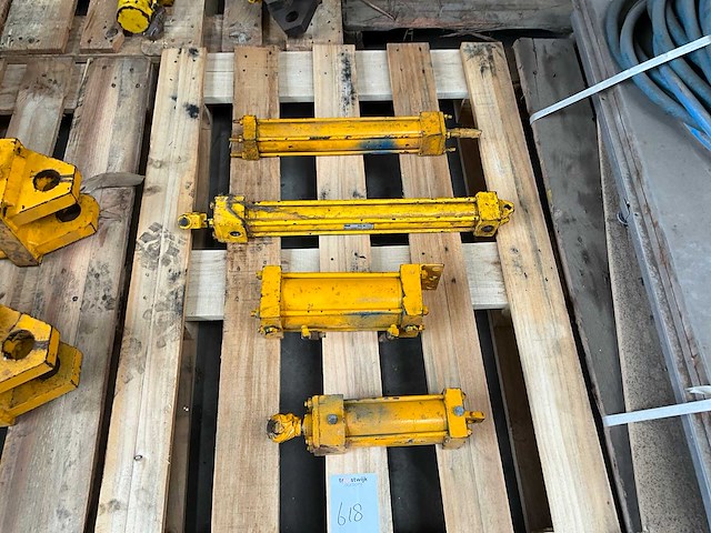 Hydraulische cilinder (4x) - afbeelding 1 van  4