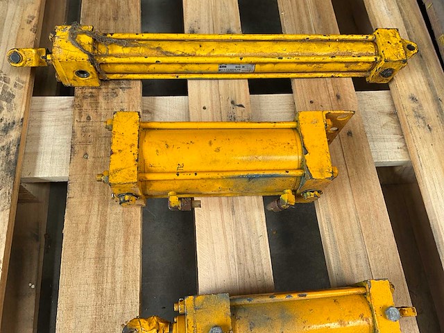 Hydraulische cilinder (4x) - afbeelding 3 van  4