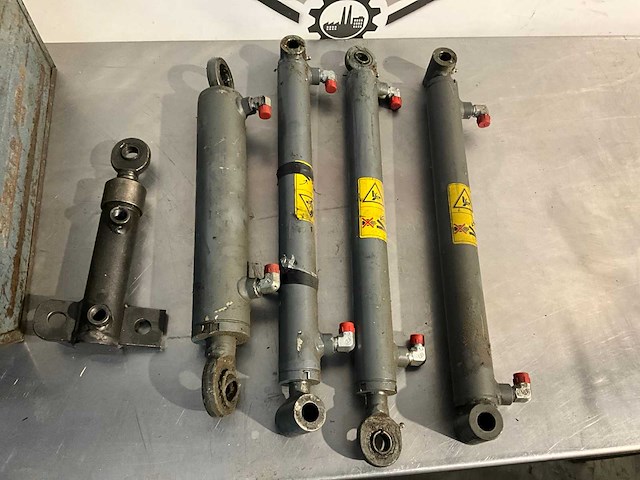 Hydraulische cilinders (7x) - afbeelding 2 van  3