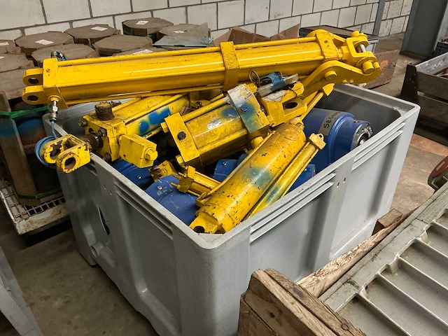 Hydraulische cilinders en tandwielreductiemotoren - afbeelding 2 van  6