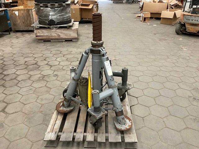 Hydraulische driepoot krik - afbeelding 2 van  4