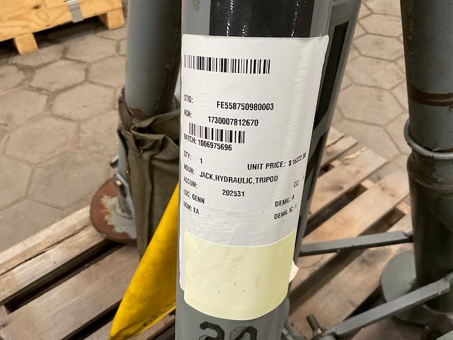 Hydraulische driepoot krik - afbeelding 1 van  4