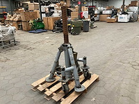 Hydraulische driepoot krik - afbeelding 1 van  5