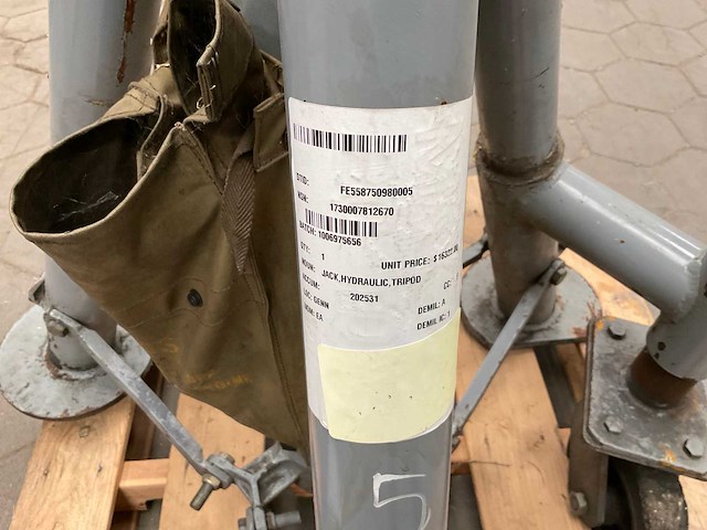 Hydraulische driepoot krik - afbeelding 3 van  5