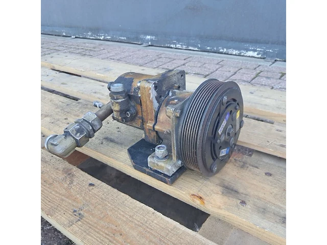 Hydraulische frontlader met toebehoren, radio controller & reciever, o.a. imet - afbeelding 3 van  34