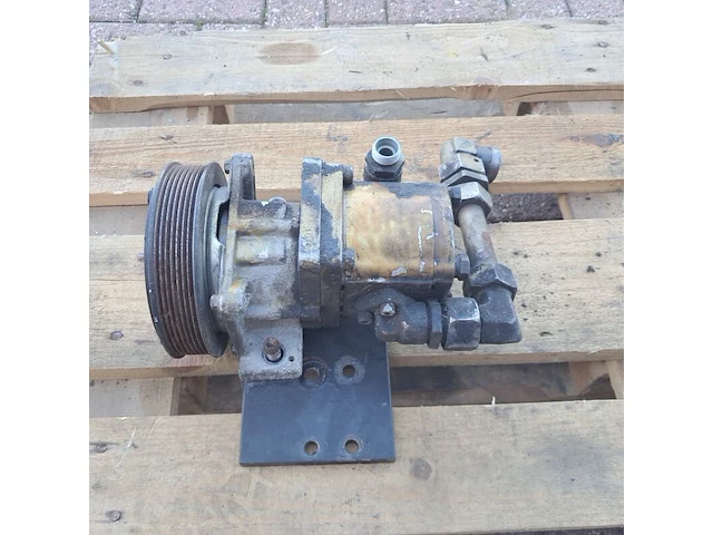 Hydraulische frontlader met toebehoren, radio controller & reciever, o.a. imet - afbeelding 6 van  34
