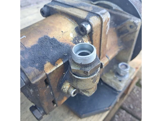 Hydraulische frontlader met toebehoren, radio controller & reciever, o.a. imet - afbeelding 9 van  34