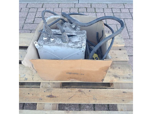 Hydraulische frontlader met toebehoren, radio controller & reciever, o.a. imet - afbeelding 13 van  34