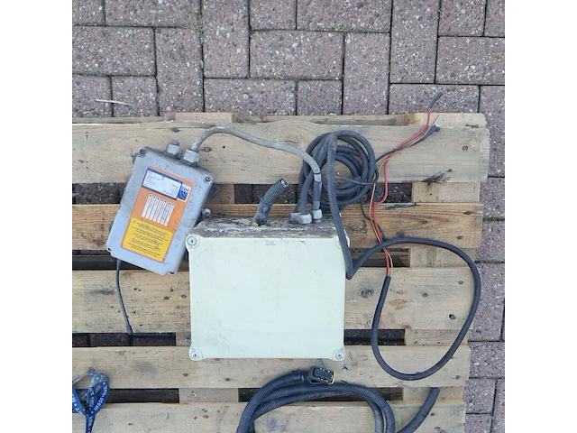 Hydraulische frontlader met toebehoren, radio controller & reciever, o.a. imet - afbeelding 21 van  34