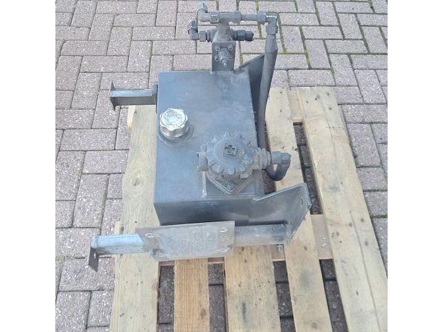 Hydraulische frontlader met toebehoren, radio controller & reciever, o.a. imet - afbeelding 23 van  34