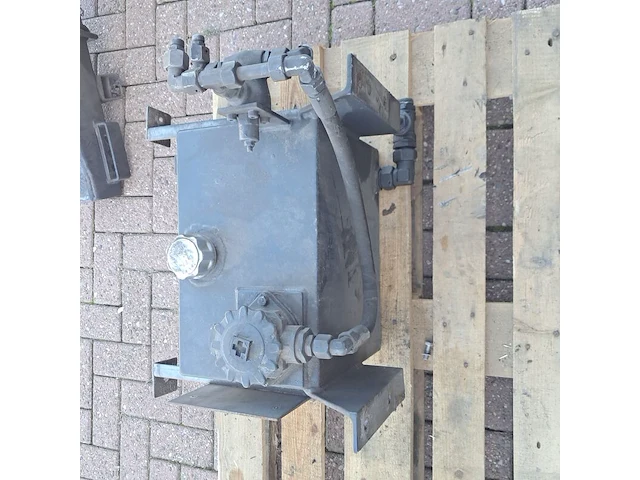 Hydraulische frontlader met toebehoren, radio controller & reciever, o.a. imet - afbeelding 29 van  34