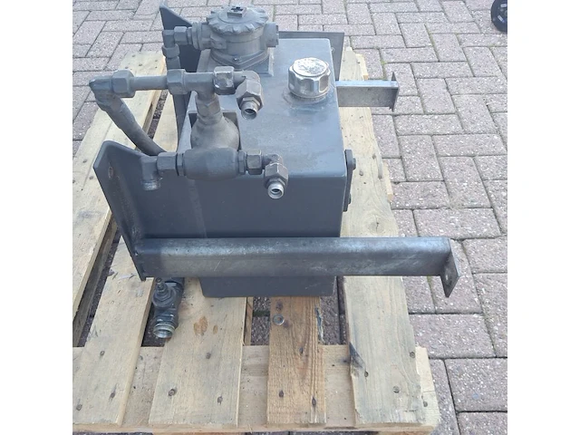 Hydraulische frontlader met toebehoren, radio controller & reciever, o.a. imet - afbeelding 30 van  34