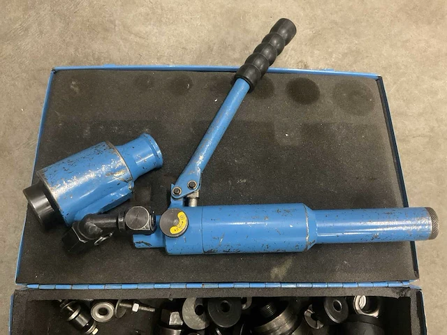Hydraulische gaten ponsset - afbeelding 3 van  3