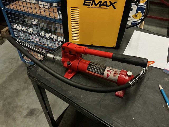 Hydraulische handpomp 4 ton - afbeelding 2 van  2