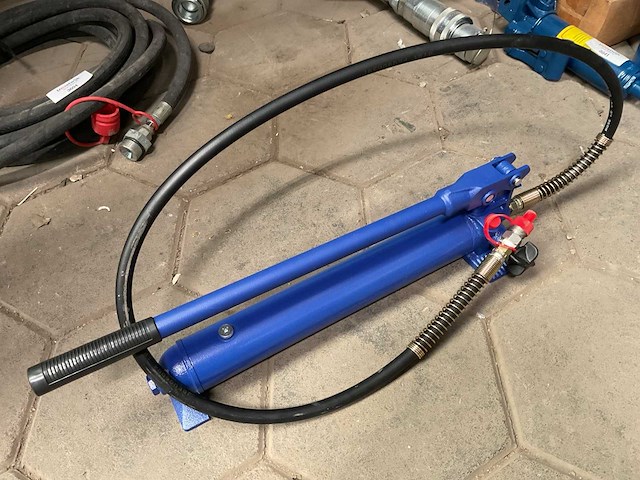Hydraulische handpomp - afbeelding 1 van  2